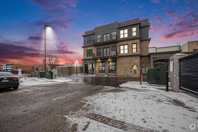 Building Photo - 135 E Main Ave Rental