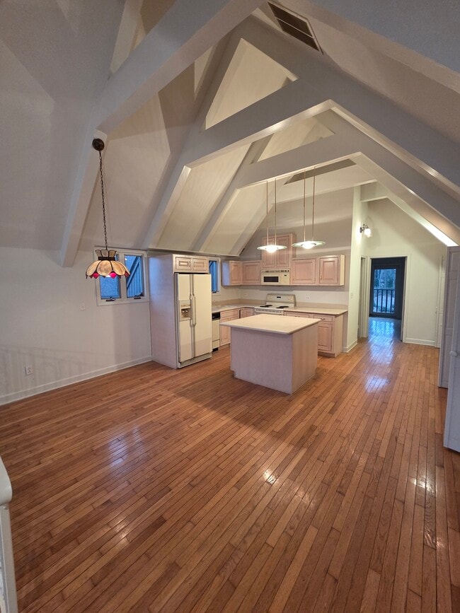 Photo - 548 River Bend Rd