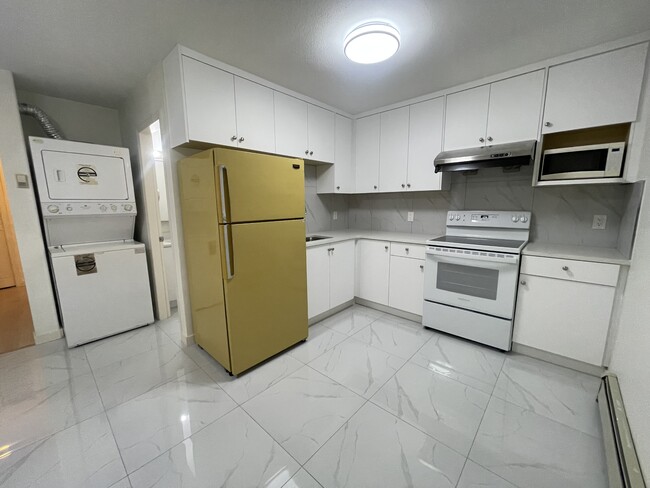 Building Photo - 6629 Colborne Ave