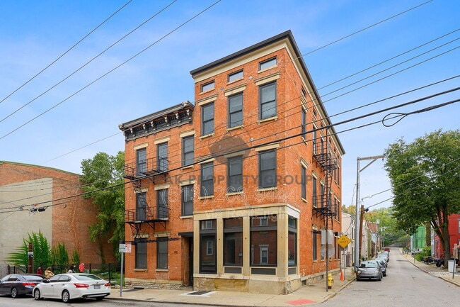 Building Photo - 412 E 13th St Unit 3