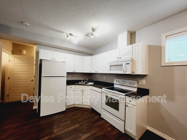 Photo - 21912-21990 90 Ave NW