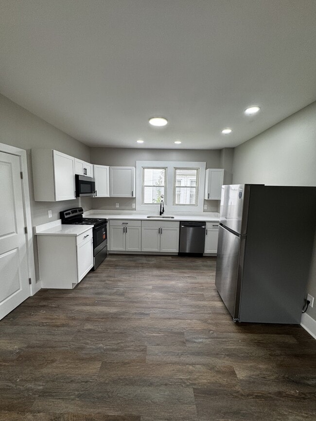 Photo - 409 N Elm St