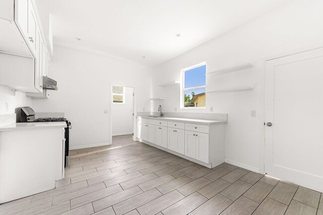 Photo - 1510 E Cesar E Chavez Ave