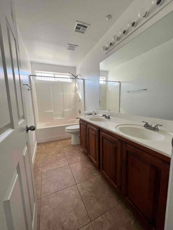 Photo - 4 Hampstead Heath Ct