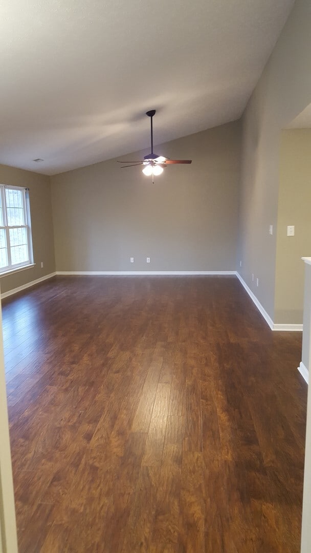 Photo - 3 bed, 2 bath Home with GARAGE!