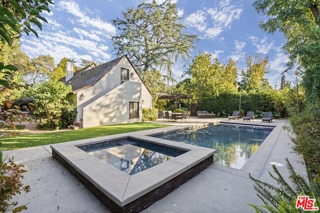 Building Photo - 23057 Sylvan St