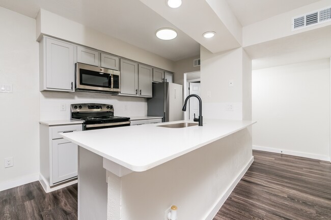 Building Photo - Oakline Apartments