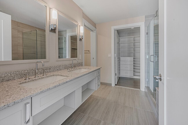 Primary Bathroom - 4960 Fairmont Ave Unit 603