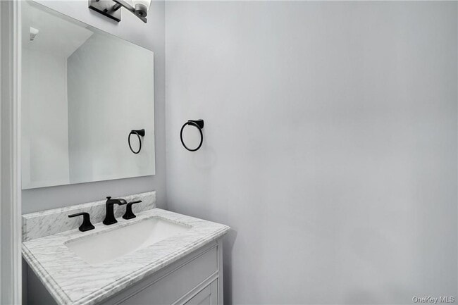 25 Barker St