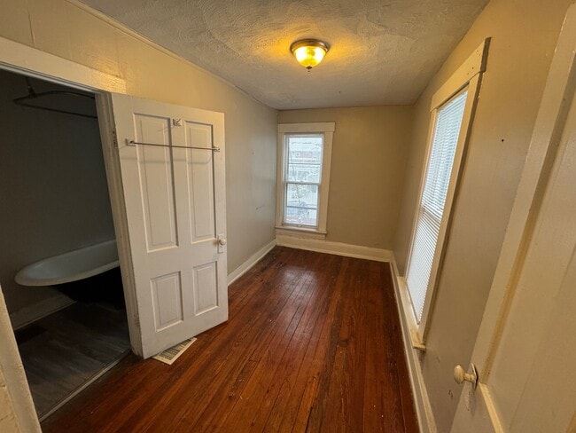bedroom 1 - 552 Bradley St Unit duplex
