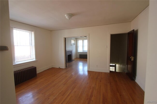 5424 Rhodes Ave Unit 2F