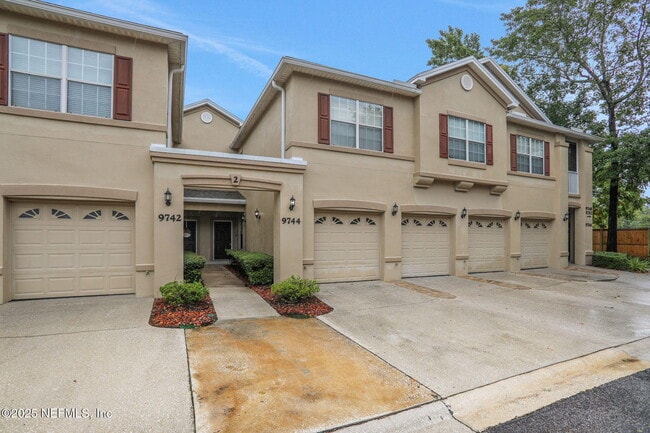 Building Photo - 9744 Summer Grove Way W Unit 116