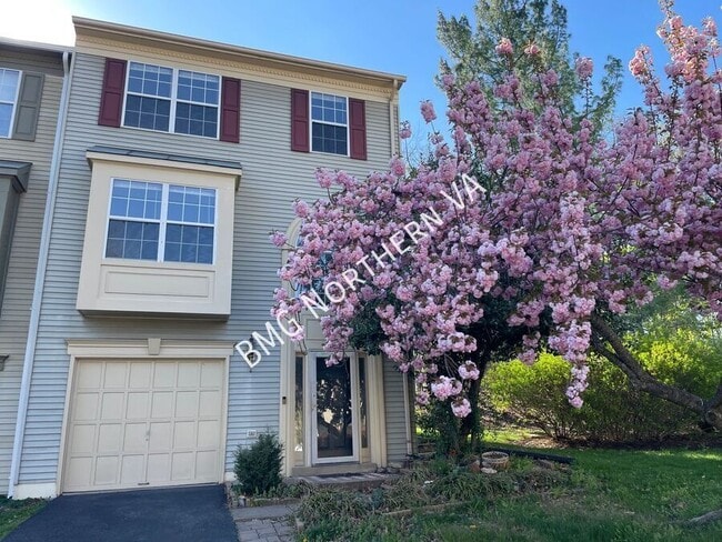 Building Photo - 865 Tall Oaks Square