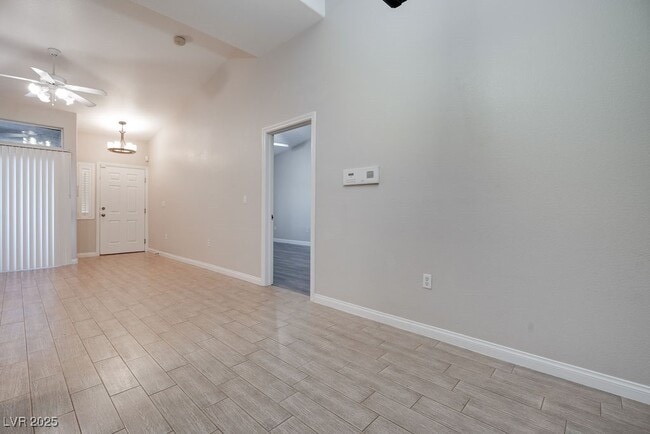 Photo - 2305 W Horizon Ridge Pkwy Unidad 3323