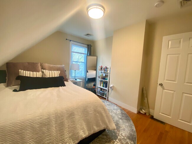 Building Photo - 18 Chandler St Unit 2 Rental