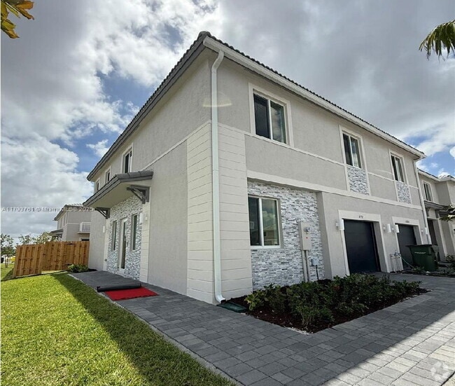 Building Photo - 620 SE 13th Ct Rental