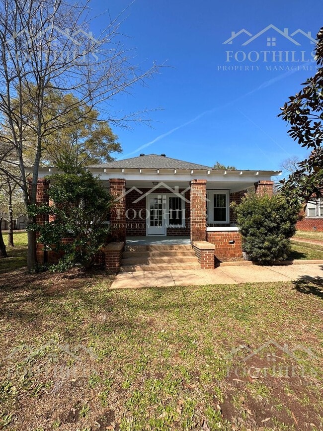 Newly Renovated 3-Bedroom Home Near Downto... - Newly Renovated 3-Bedroom Home Near Downto...
