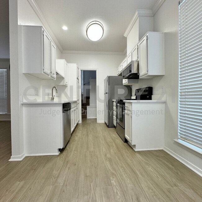 Photo - MOVE-IN SPECIAL! $500.00 OFF YOUR 2ND FULL MONTH'S RENT! Charming 2-Story 2/1.5 Condo in Dallas! Unit 101