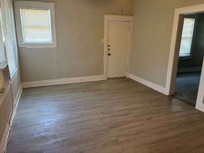 Application Special - South Side One Bedroom Apartment for Rent