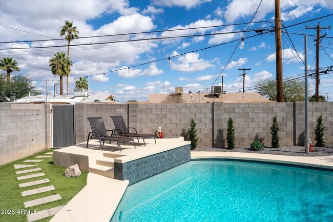 Photo - 423 N 73rd Pl