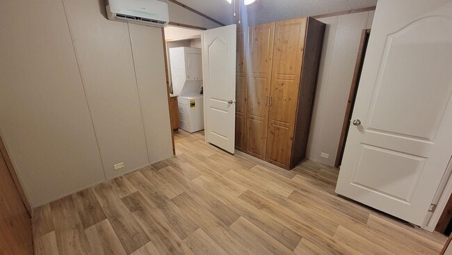 Photo - 920 Cedar Village Ln