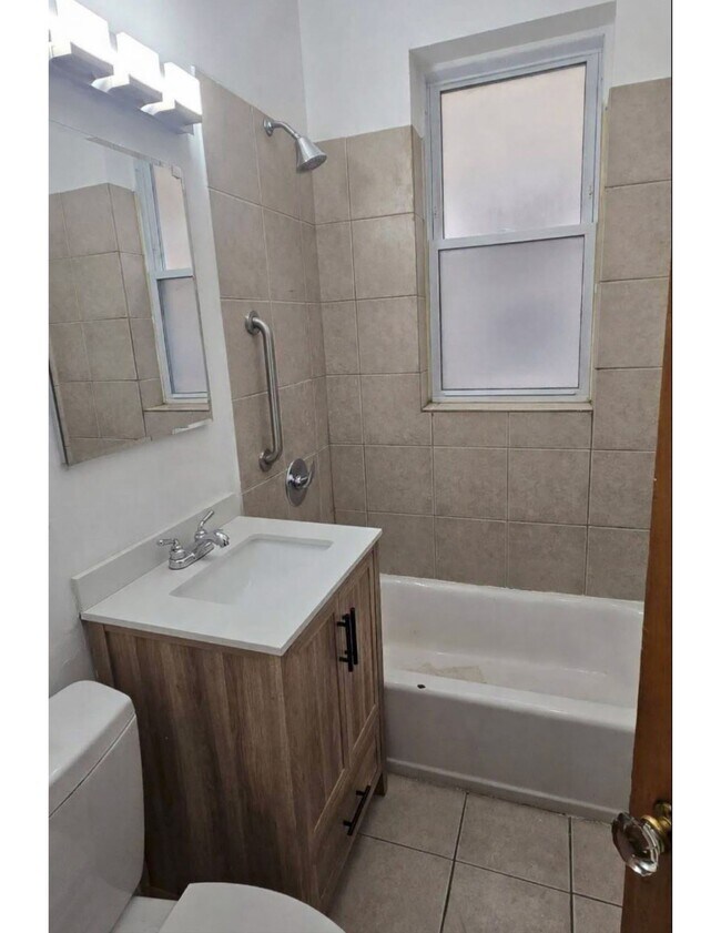 Photo - 5310 W Altgeld St Unidad 1