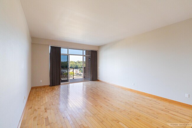 Photo - 625 N Segoe Rd