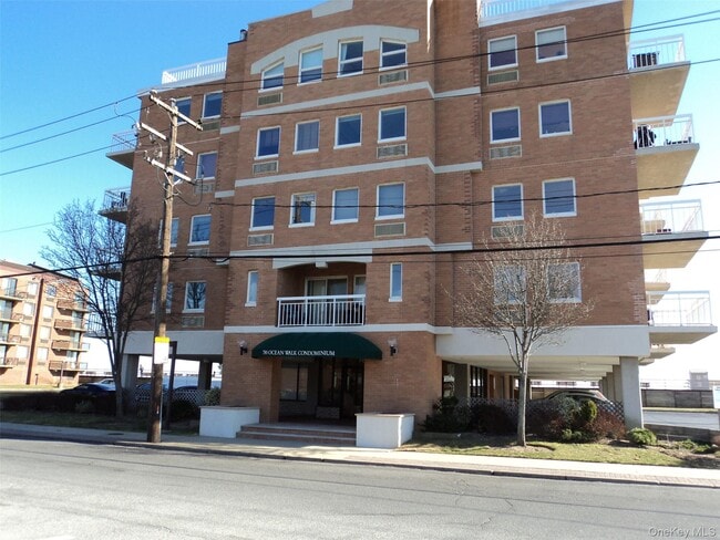 Building Photo - 780 W Broadway Unit 2E Rental