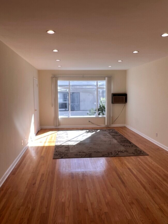 Living Room - 438 S Oakhurst Dr Apartments Unit 5