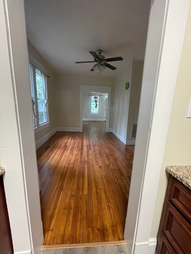 Photo - 421 Duke St SW