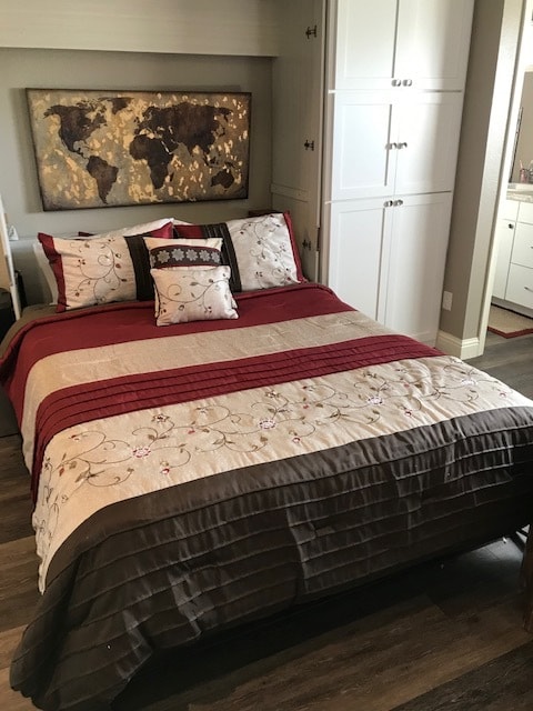 Cama Queen Murphy con escritorio bajo encimera - 2986 E Eaton Rd