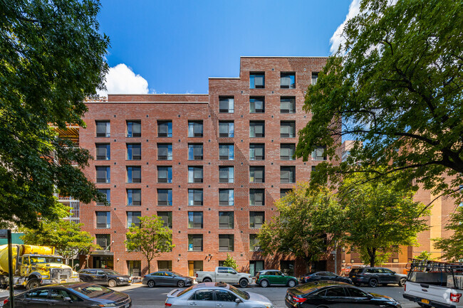 Victory Plaza - Victory Plaza Apartments