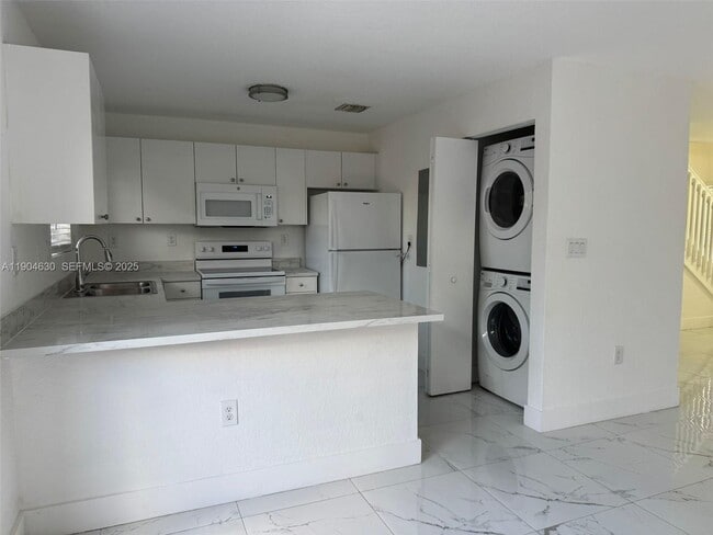 Photo - 618 SW 2nd Pl