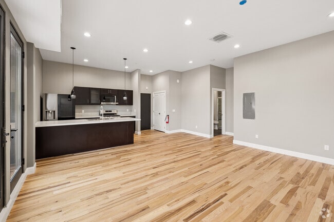 2BR, 2BA - 1,208SF - Living Area