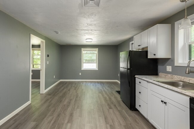 Photo - 483 Liberty St