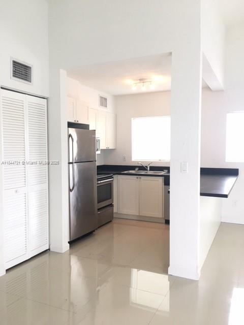 Photo - 8035 Crespi Blvd Unidad 1
