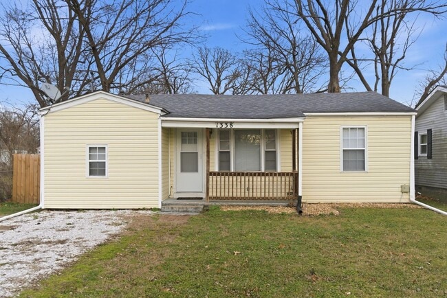 Building Photo - 3 Bed | 1 Bath | FULLY Remodeled | FULLY Fenced Yard | Springfield MO | PETS WELCOME!