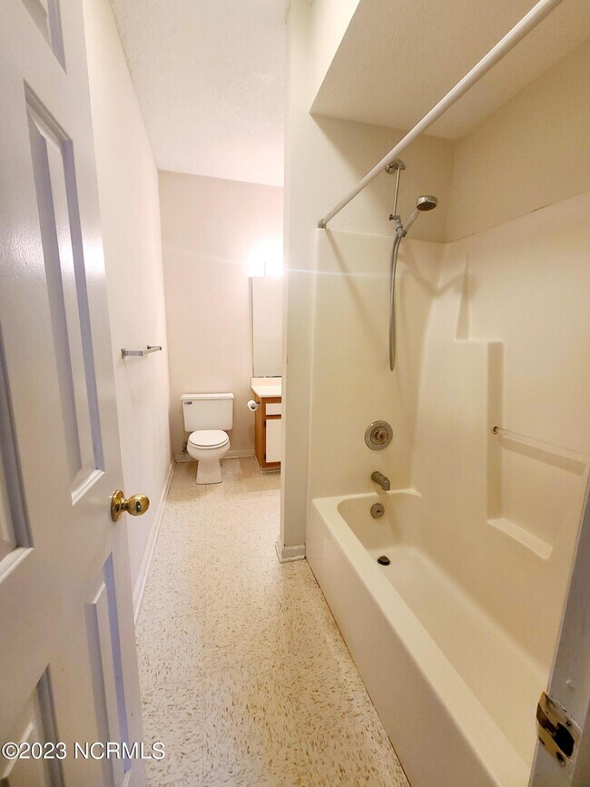 Photo - 721 Bragg Dr Unidad Apt C