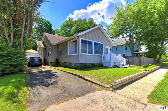 Photo - 330 Naugatuck Ave