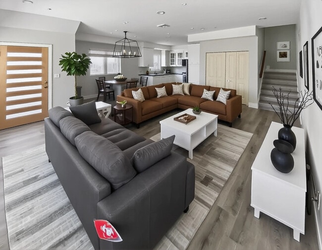 Building Photo - 1171 W 37th Pl Unit 1171 W 37th Pl - 6B5B