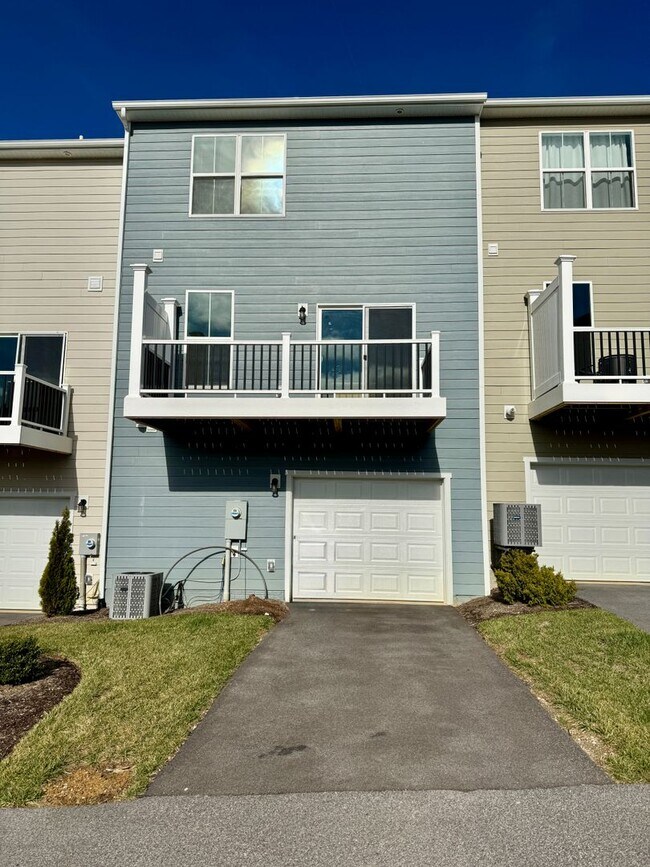 Photo - Modern 4 BR | 2.5 BA Townhome with Garage ...