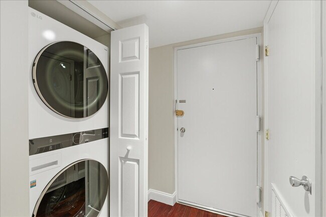 Photo - Contemporary 1BR / 1BA Condo in Reston – Utilities Included! Unit #1A