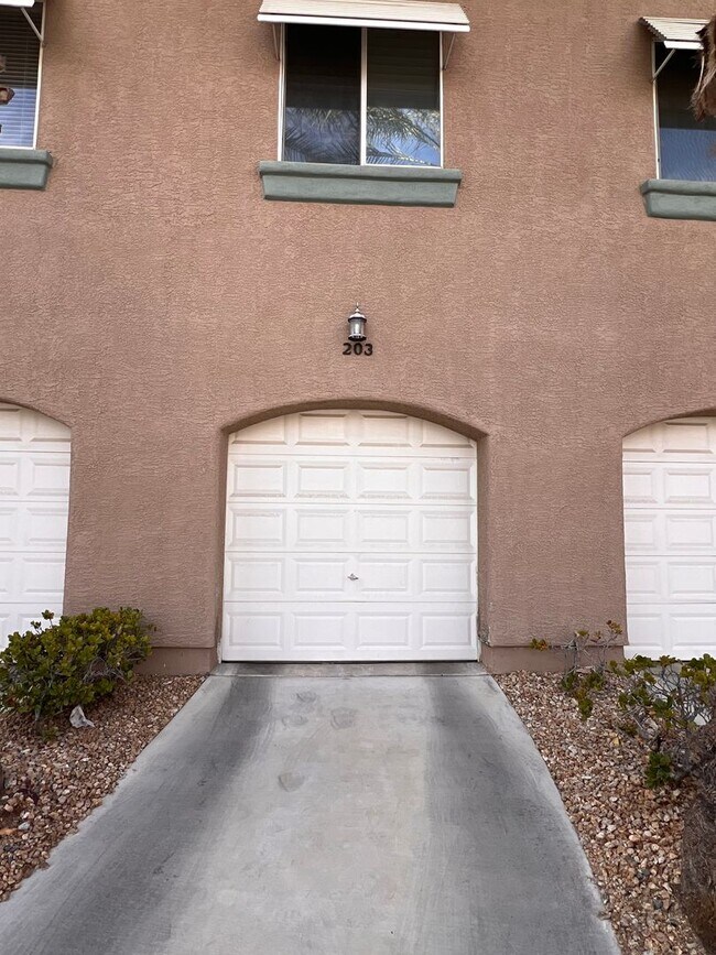 Photo - Summerlin Condo - Gated - Community Pool 1...