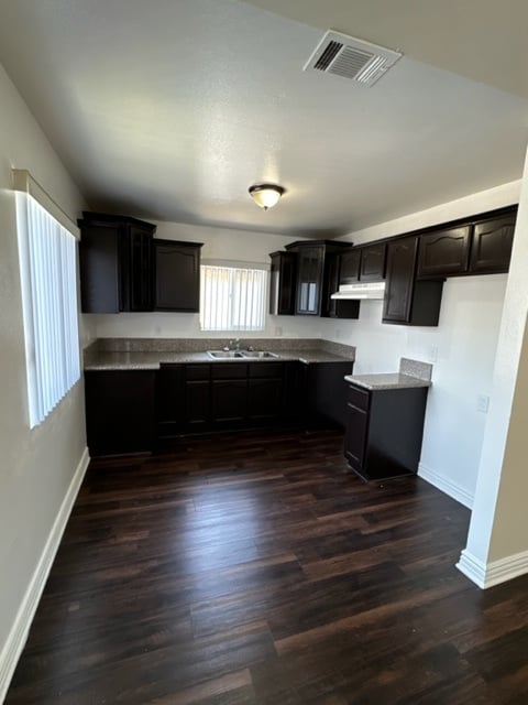 10512-10514 S San Pedro St