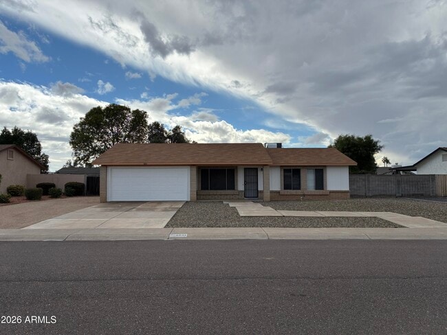 Building Photo - 4831 W Juniper Ave