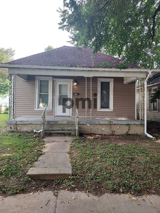 Building Photo - 1753 E Clay St