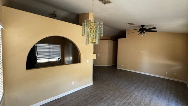 Photo - 249 Datura St