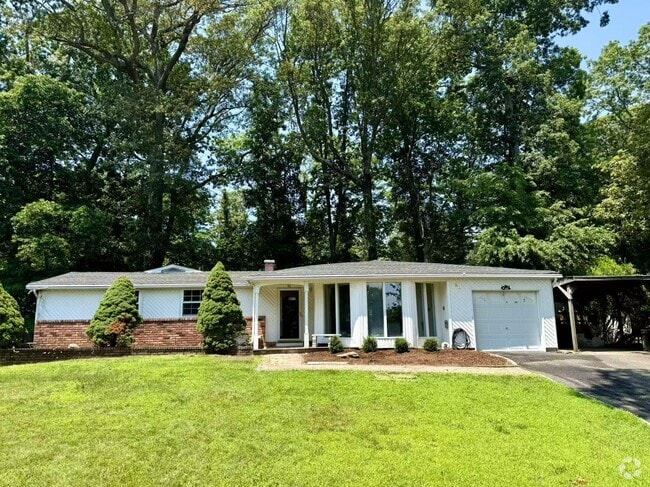 Building Photo - 90 University Heights Dr Rental