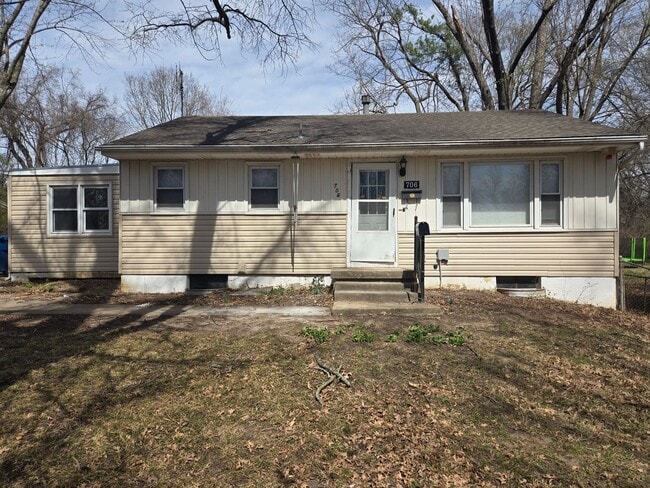 Building Photo - 3 bedroom 1 bath ranch home on a quiet dea...