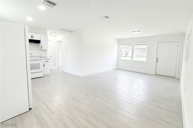 Photo - 581 Wood Ave